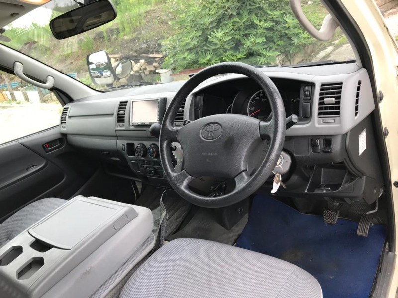 Toyota Hiace Van